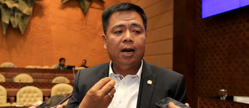 22_-_11_-_2018__Wakil_Ketua_Komisi_V_DPR_RI_Lasarus.jpg