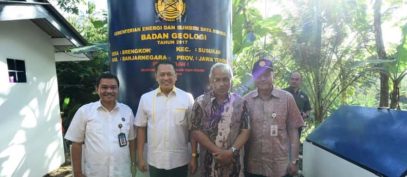 6_-_8_-_2018__Ketua_DPR_RI_Bambang_Soesatyo_menyerahkan_bantuan_sumur_bor.jpg