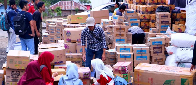 6_-_8_-_2018__Wakil_Ketua_DPR_Fahri_Hamzah_bantuan_korban_Gempa_Lombok,.jpg