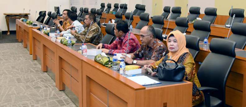9_-_11_-_2018__Banggar_DPR_Terima_Konsultasi_DPRD_Pesisir_Selatan.jpg