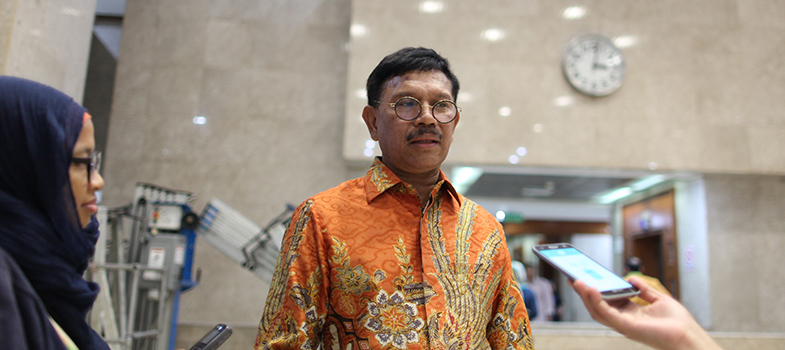 Anggota_DPR_Jhony_G_Plate_3-7-2019.jpg