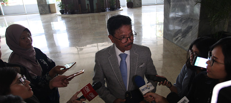Anggota_DPR_RI_Johny_G_Plate,_people_power.jpg