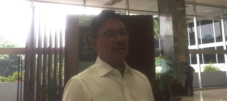 Anggota_DPR_RI_Johny_G_Plate.jpg