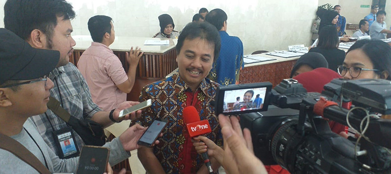 Anggota_Komisi_I_Roy_Suryo_22819.jpg
