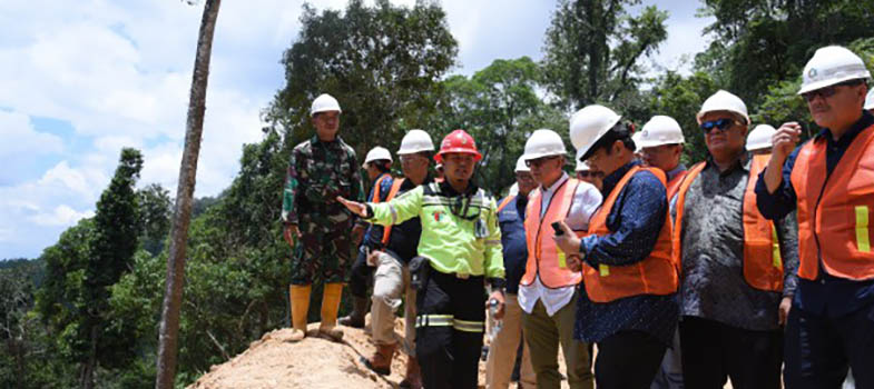 Anggota_Komisi_VII_DPR_RI_Bara_K__Hasibuan_meninjau_tambang_emas_di_Kabupaten_Bolaang_Mongondow.jpg
