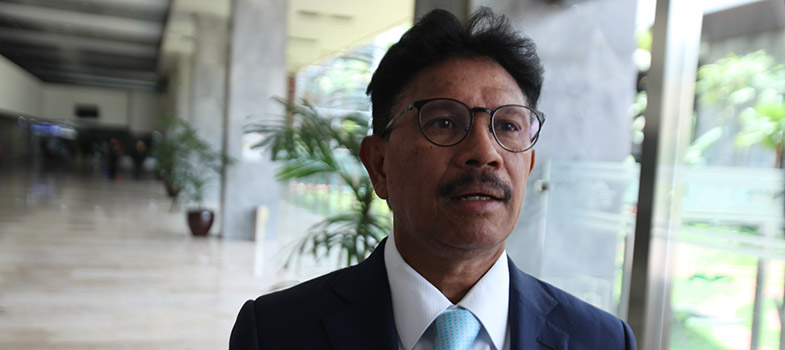 Anggota_komisi_XI_DPR_Johnny_G_Plate.jpg