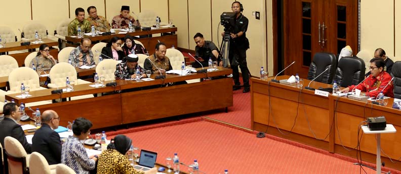 April_4_2018__Rapat_Komisi_IV_dengan_tim_perumus_RUU_kehutanan_dan_RUU_perikanan.jpg
