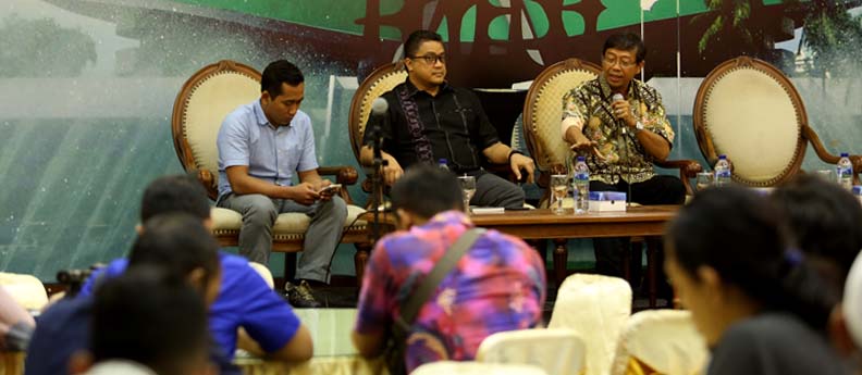 April_9_2018__Ketua_Komis_IX_Dede_Yusuf_menegaskan_fungsi_BPOM.jpg