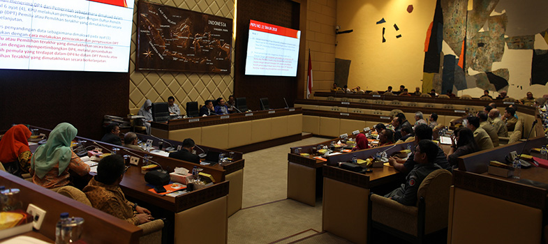 KOMISI_II_DPR_RI_RAPAT_DENGAR_PENDAPAT_8719.jpg