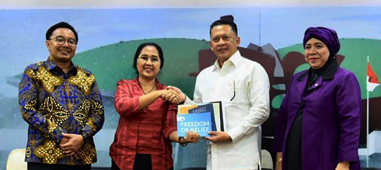 Ketua_DPR_RI_Bambang_Soesatyo,_senin_1_april_2019.jpg