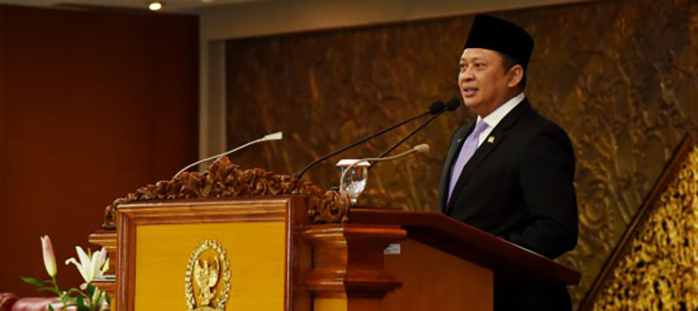 Ketua_DPR_RI_saat_membacakan_pidato_penutupan_Masa_Persidangan_IV_Tahun_Sidang_2018-2019.JPG