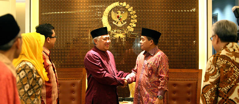 Ketua_DPR_dan_Din_Syamsudin_4.jpg