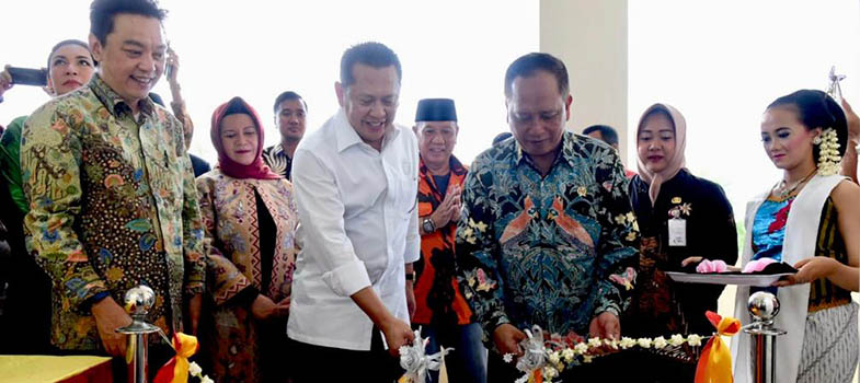 Ketua_DPR_dan_Menristekdikti_Resmikan_Universitas_Perwira_Purbalingga.jpg