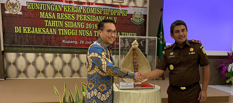 Komisi_III_Dorong_Kejati_NTT_28719.jpg