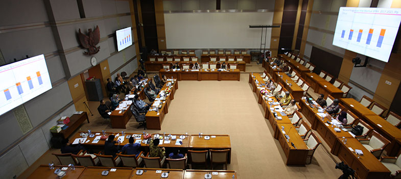 Komisi_VIII_rapat_kerja_dengan_BPKH.jpg