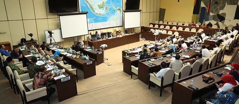 Maret_12_2018__Komisi_II_DPR_sepakat_akan_prioritas_honorer.jpg