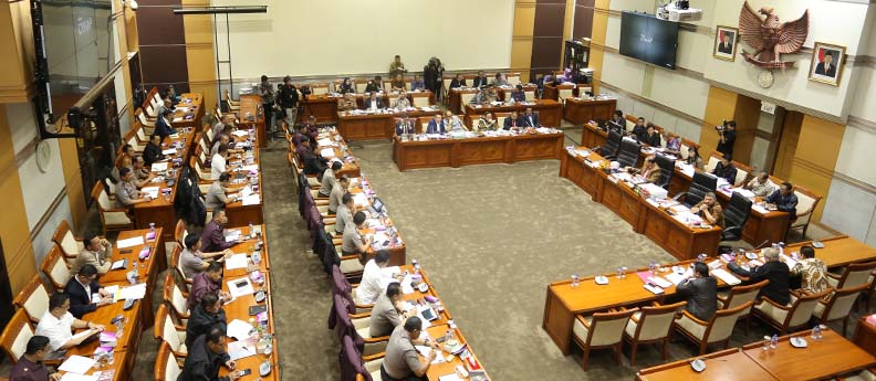 Maret_14_2018__Rapat_kerja_Komisi_III_DPR_RI_dengan_Kapolri_.jpg