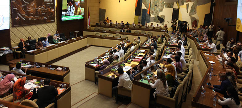 Rapat_dengar_pendapat_Komisi_II_dengan_KPU.jpg