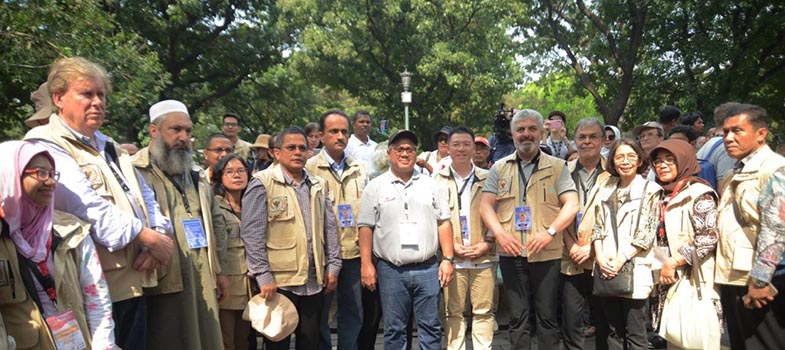 Sekretariat_Jenderal_dan_Badan_Keahlian_DPR_RI_berfoto_bersama_Delegasi_Asing.jpg