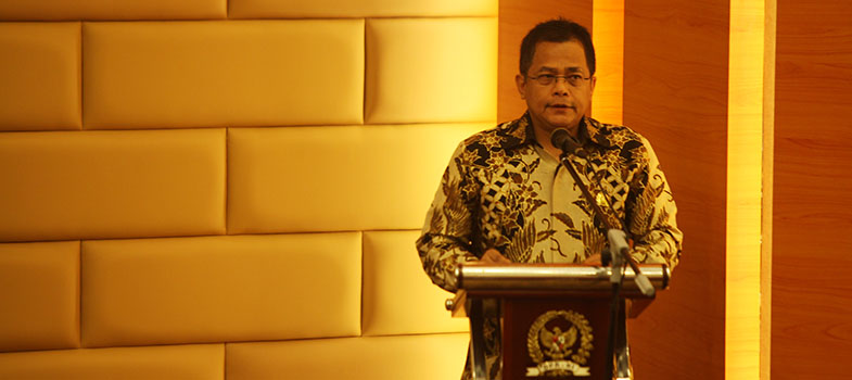 Sekretaris_Jenderal_DPR_RI_Indra_Iskandar,_Kamis_18_April_2019.jpg
