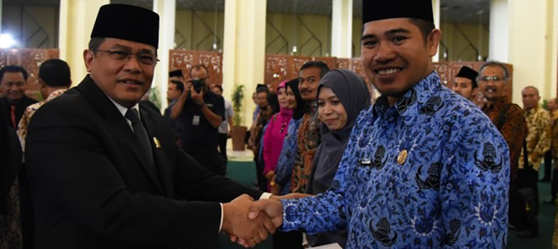 Sekretaris_Jenderal_DPR_RI_Indra_Iskandar_.JPG