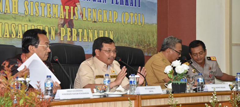Wakil_Ketua_Komisi_II_DPR_RI_Herman_Khaeron_saat_memimpin_pertemuan_Tim_Kunjungan_Kerja_Spesifik.JPG